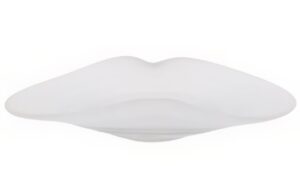 Kave Home Skleněn&aacute; dekorativn&iacute; m&iacute;sa Ondaro