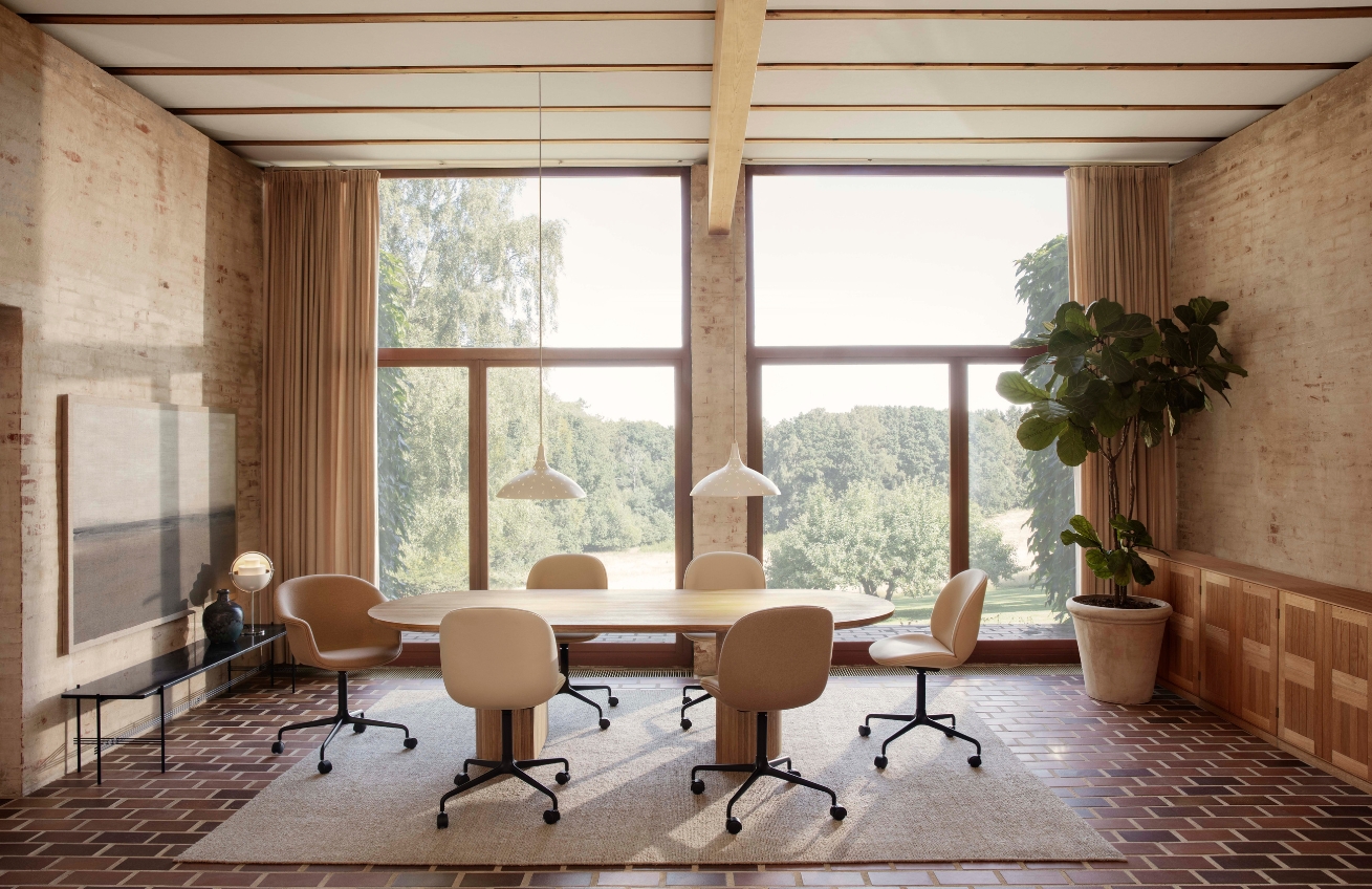 GUBI Konferenční židle Bat