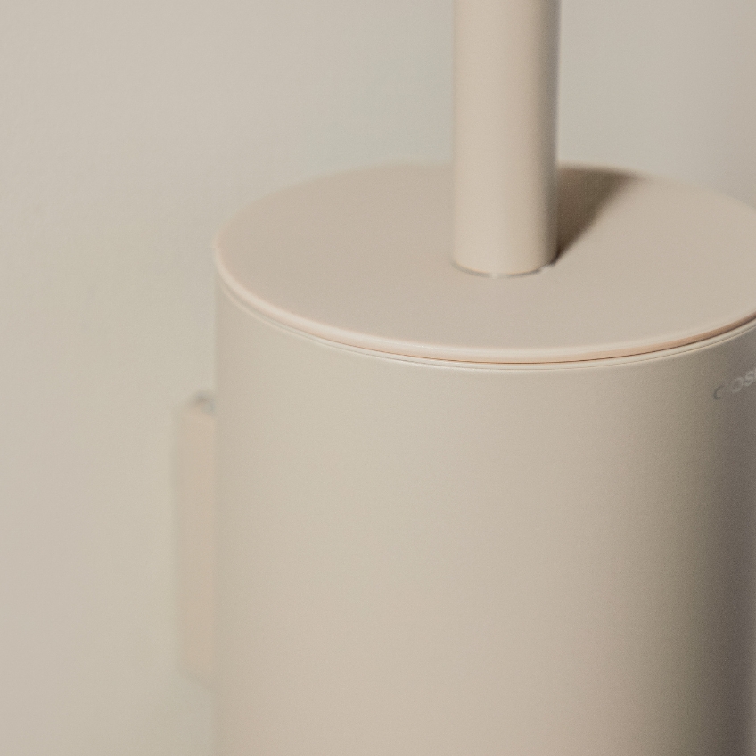 Cosmic Terakotově červená kovová nástěnná WC štětka Geyser