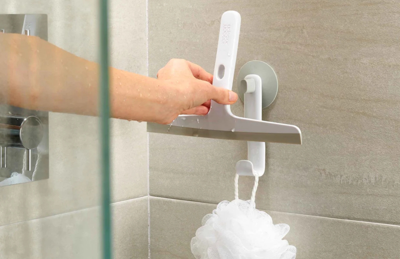 Joseph Joseph Bílá silikonová stěrka na sklo EasyStore s držákem