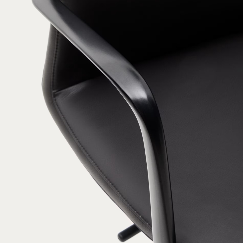 Kave Home Černá koženková konferenční židle Nerlan s černou podnoží