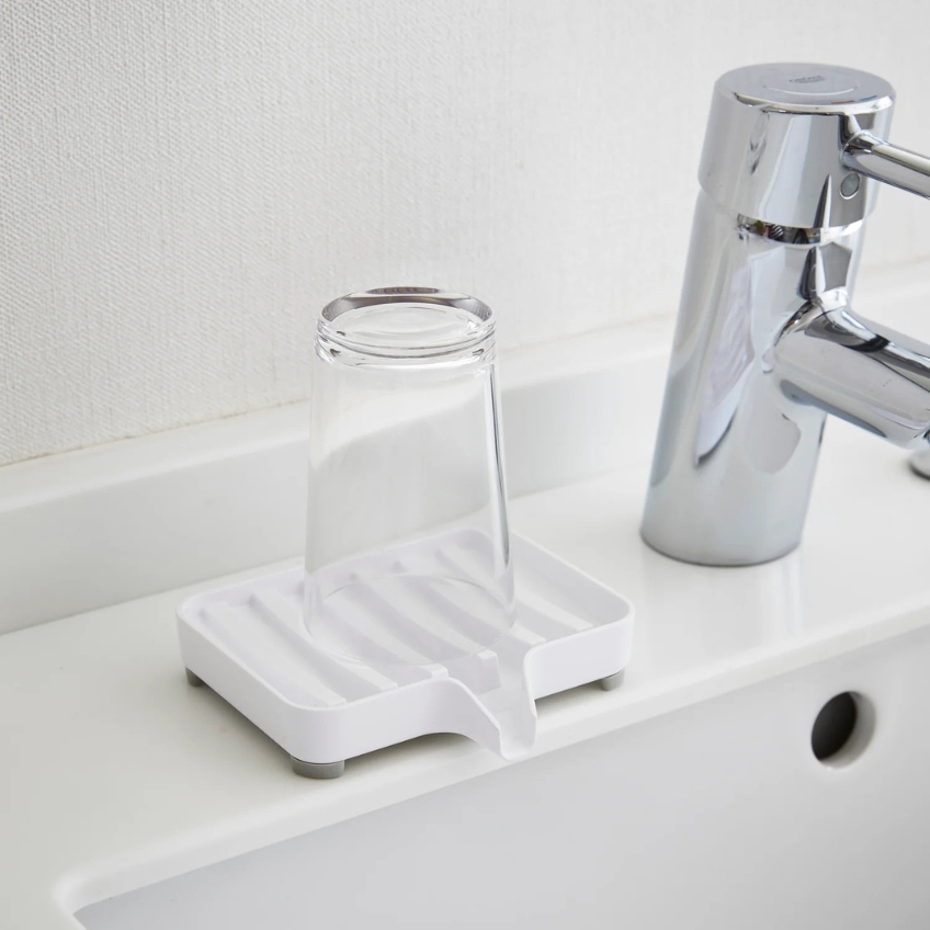 YAMAZAKI Bílá plastová miska na mýdlo Mist