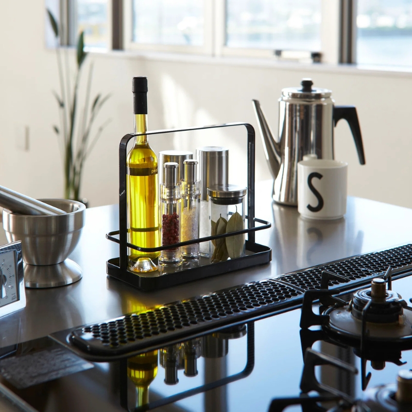 YAMAZAKI Černý kovový kuchyňský stojan Tower 21 cm